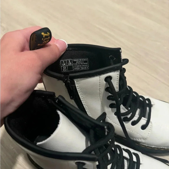 DR MARTENS YOUTH 1460 LEATHER LACE UP BOOTS - Picture 15 of 15